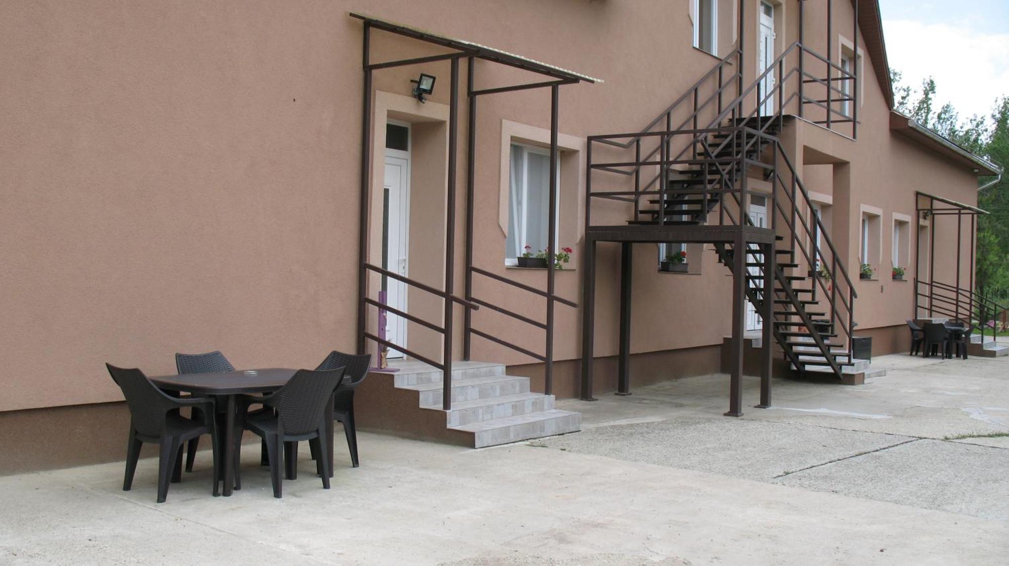 Matraterenye Izisz Apartman מראה חיצוני תמונה